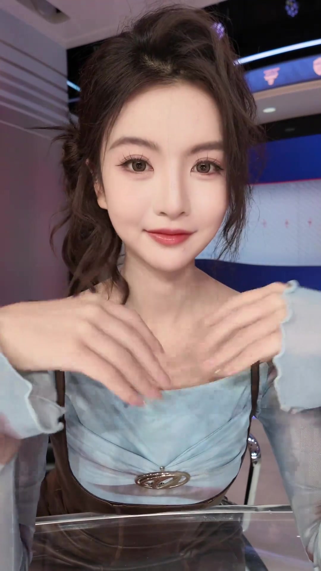 这颜值真可以女主播炼炼：捡支笔能回到18岁么？