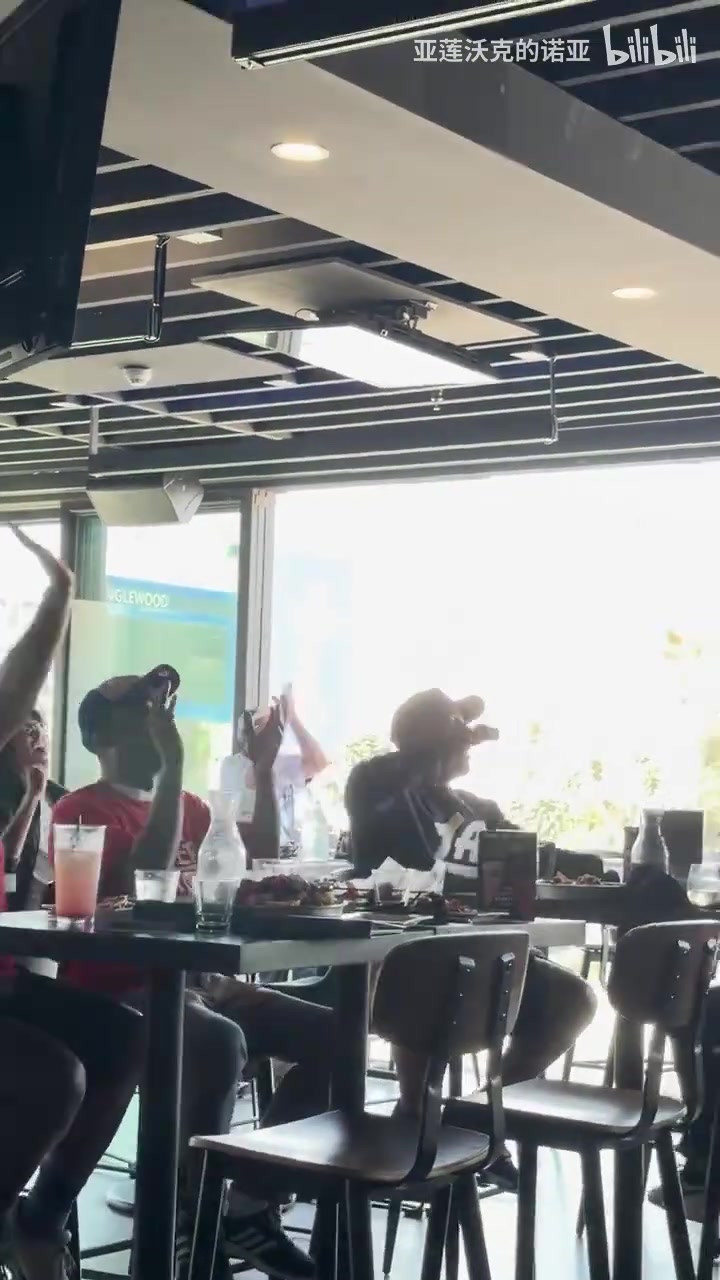 [高光片段集]天上掉馅饼！快船球迷疯狂庆祝抽到五号签！