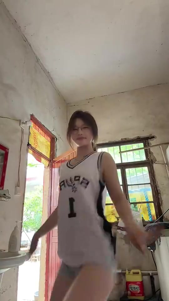 今天又是统治级发挥！文班女球迷发视频庆祝！