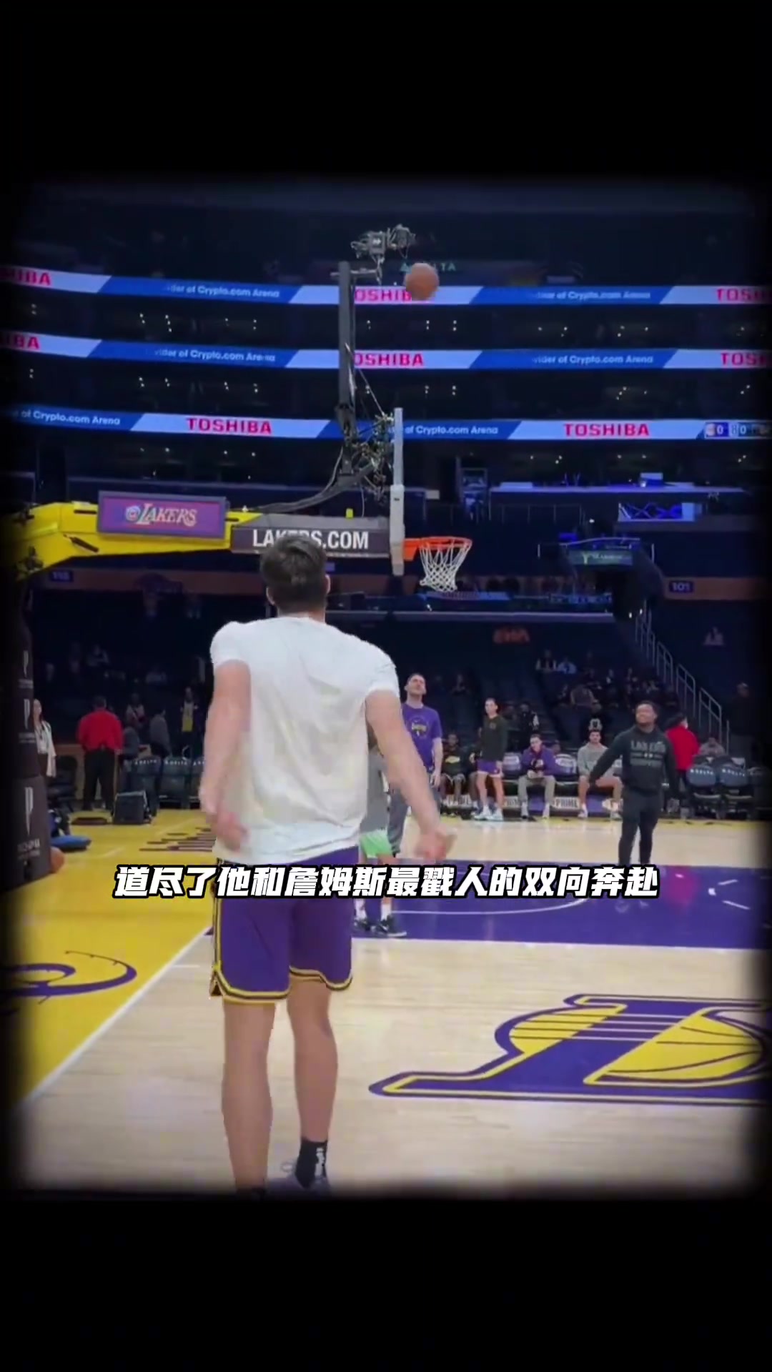 泪目！里夫斯的这番话，道尽了他和詹姆斯的双向奔赴...