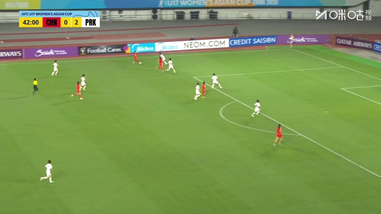 吴逸晨助攻刘雨希后点包抄破门，中国U17女足1-2扳回一球