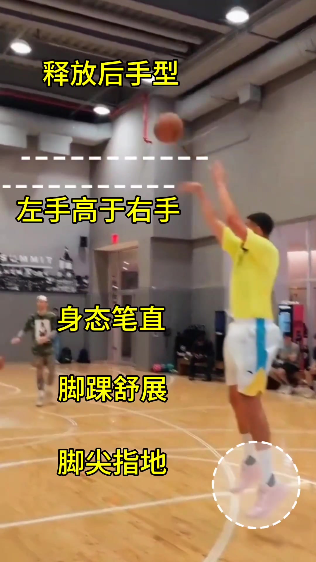 [克莱]看汤普森跳停接球，脚步和出手就像齿轮咬合，节奏太帅了