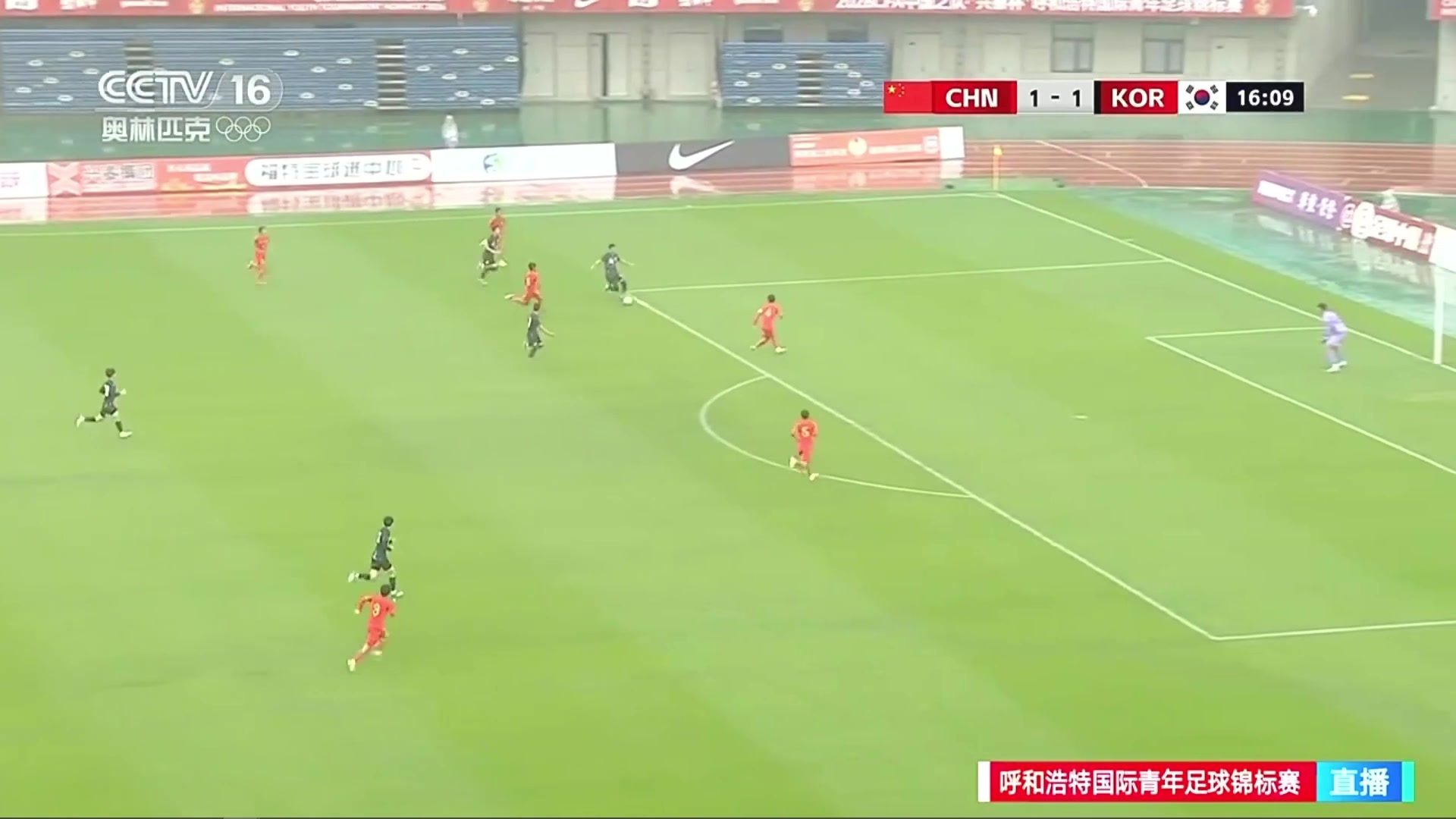 [体育视频]出球失误啊！U16国足遭韩国队抢断反击，还好对方