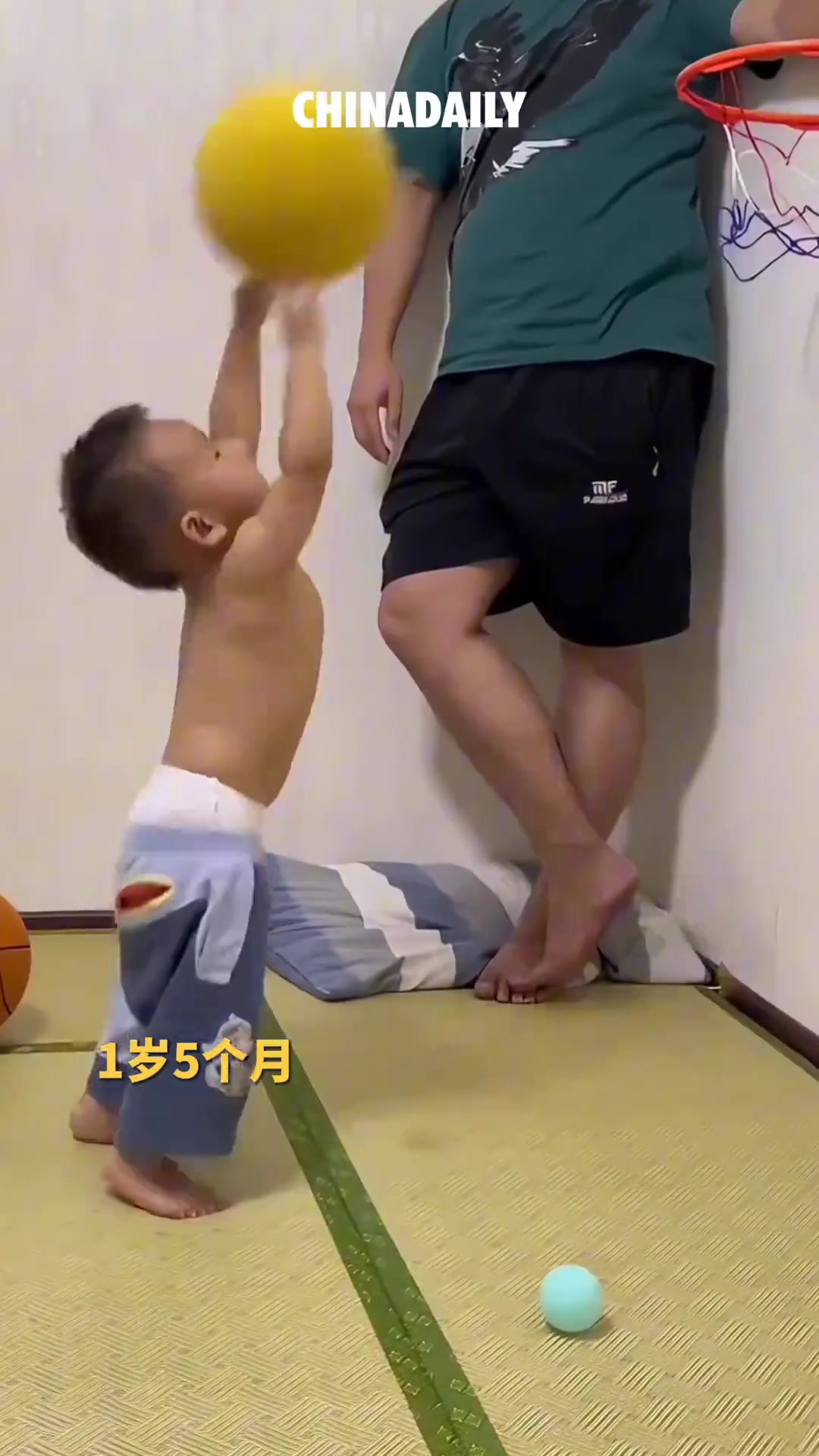 【你怎么看？】小孩哥投篮太有范儿！从一岁练到四岁，功底扎实。