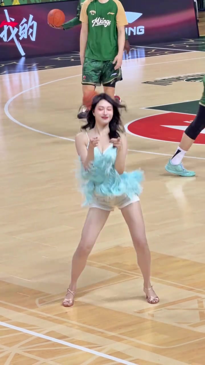 【技术集锦】这身材真爱 同曦啦啦队美女贝爷，是吧友们喜欢的类
