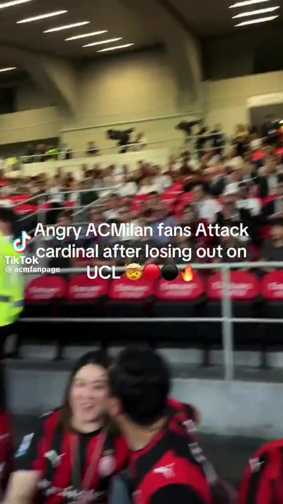 [足球]AC米兰老板在比赛结束时立刻离开，米兰球迷集体不爽+