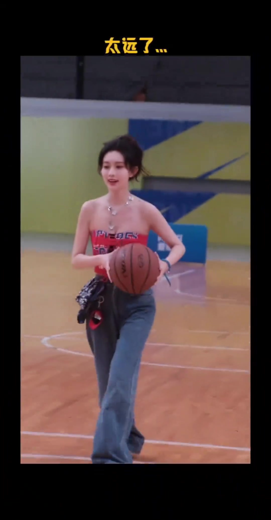 [今日热门剪辑]笑不活了 ⬆️篮球之神降临，孟姐花式投篮！