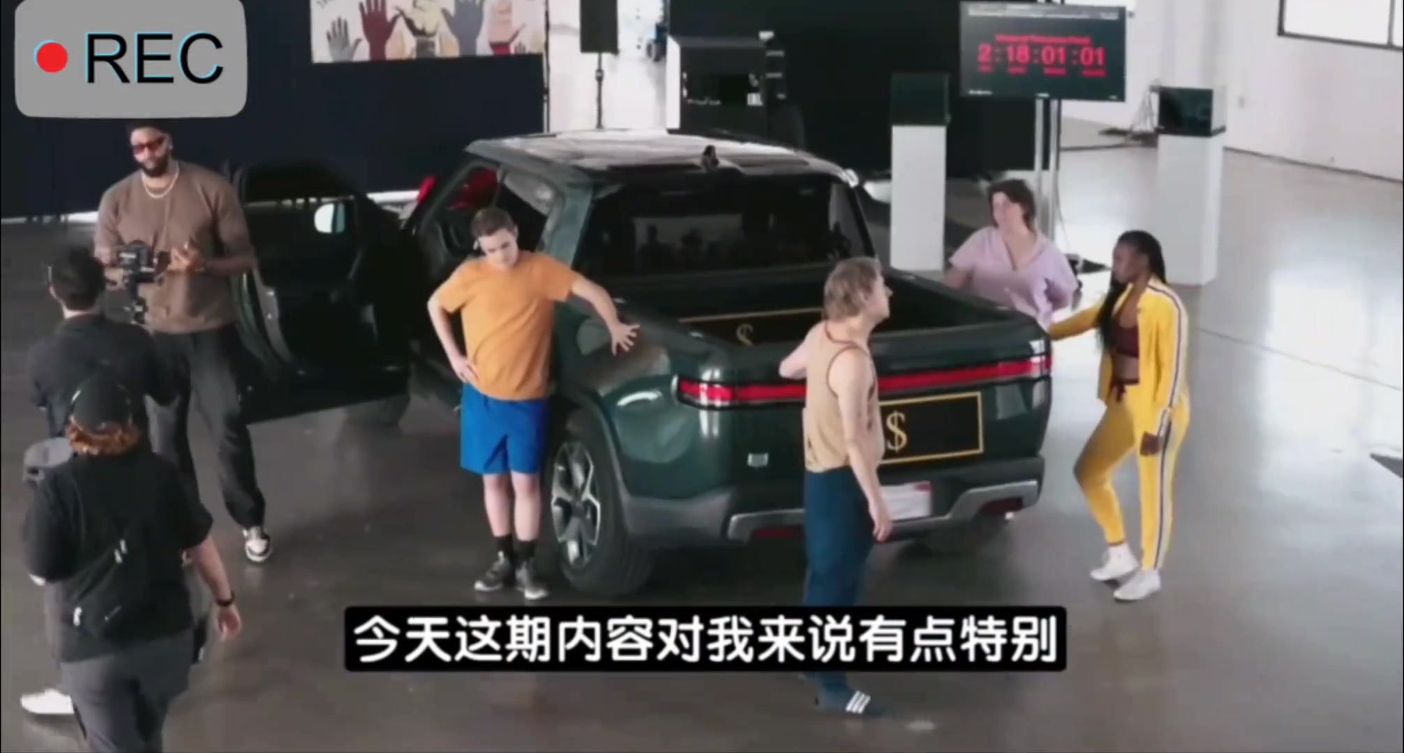 [体育头条]浓眉整蛊前队友里夫斯：球打的好，人品更没话说！