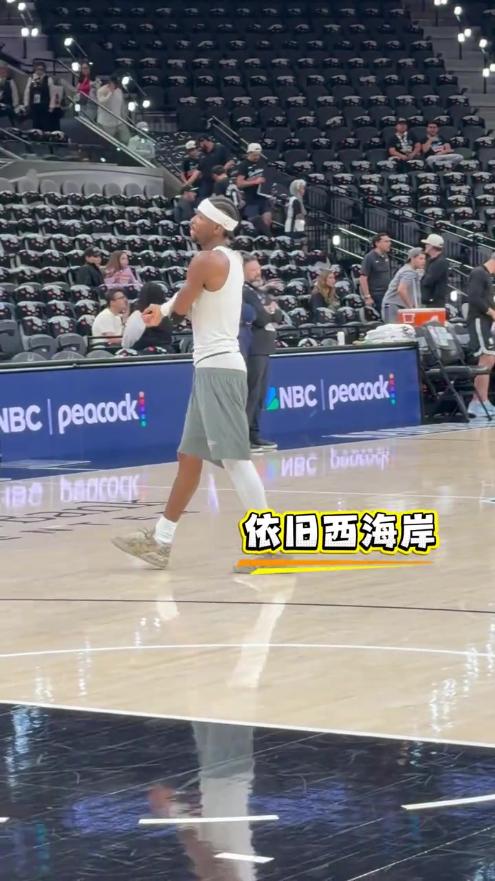 [进球剪辑]又是西海岸风！亚历山大赛前热身 白色内裤露出1/