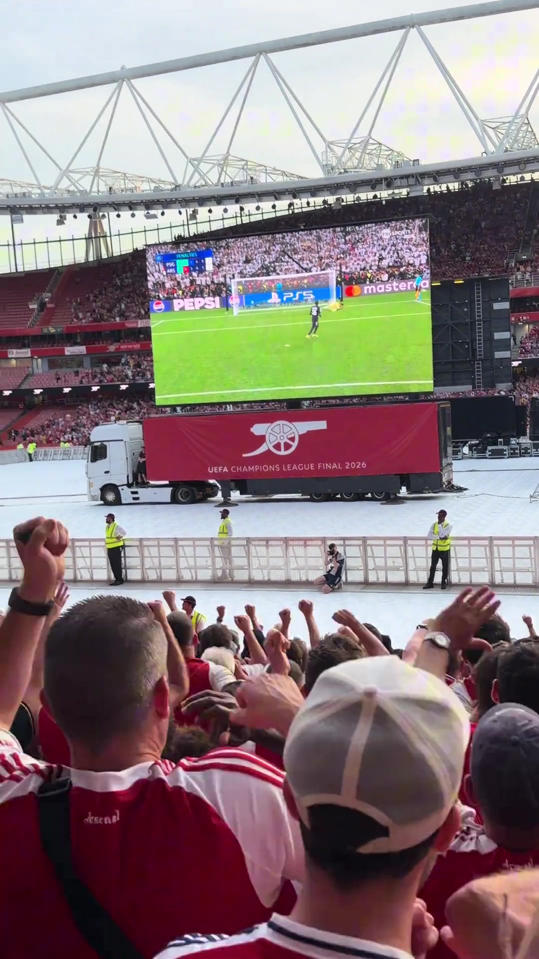 【精准剪辑】酋长球场看欧冠❗决赛，⚽点球打飞后全场陷入一片死寂