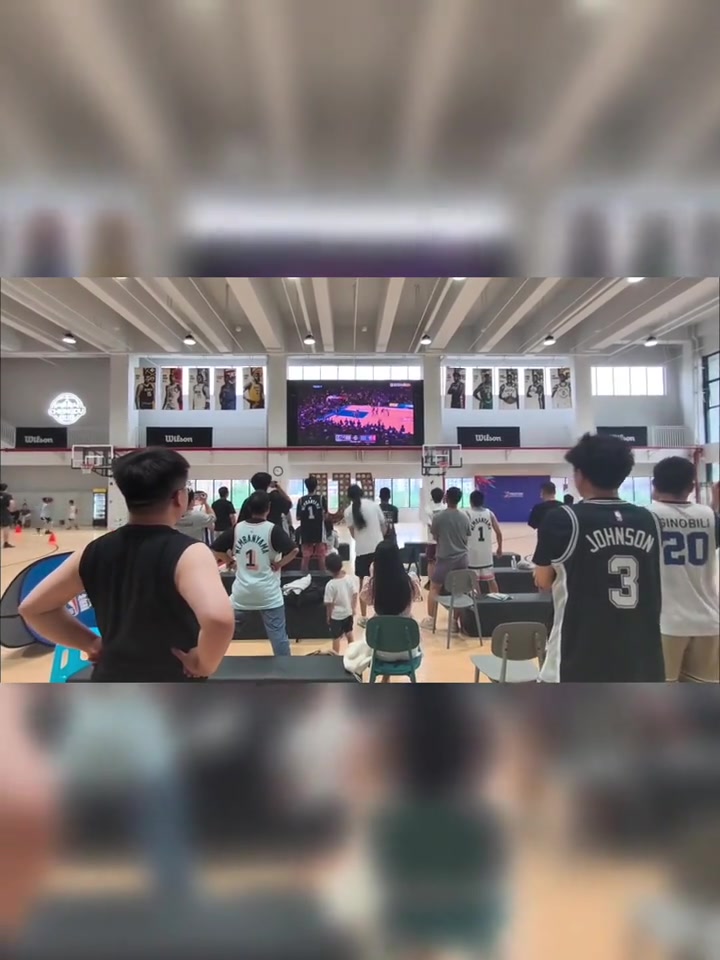【视频/集锦】成都刺蜜聚集看西决G7！当马刺晋级瞬间嗨翻！嗓