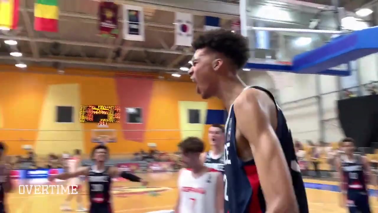 [篮球]状元级降维！文班亚马在 FIBA 打出开挂表现