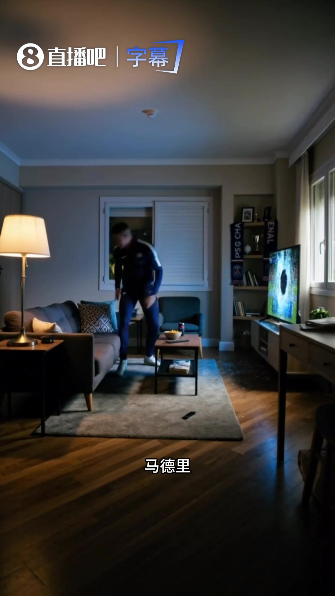【有道理嘛?】看到大巴黎捧杯后AI姆巴佩彻底气炸砸电视：为什么我们总是输！