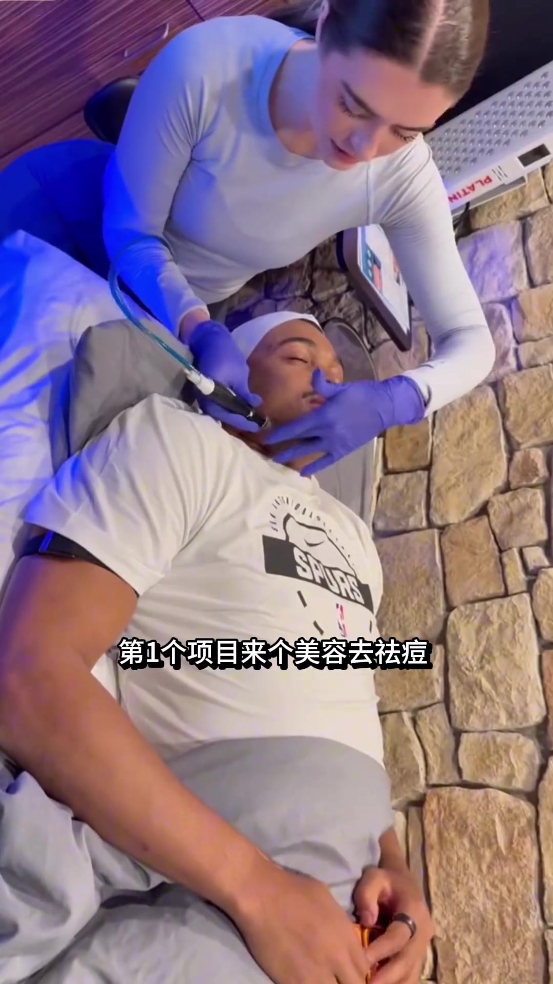 【马刺】马刺球员约翰逊来保养身体为即将到来的总决赛做准备