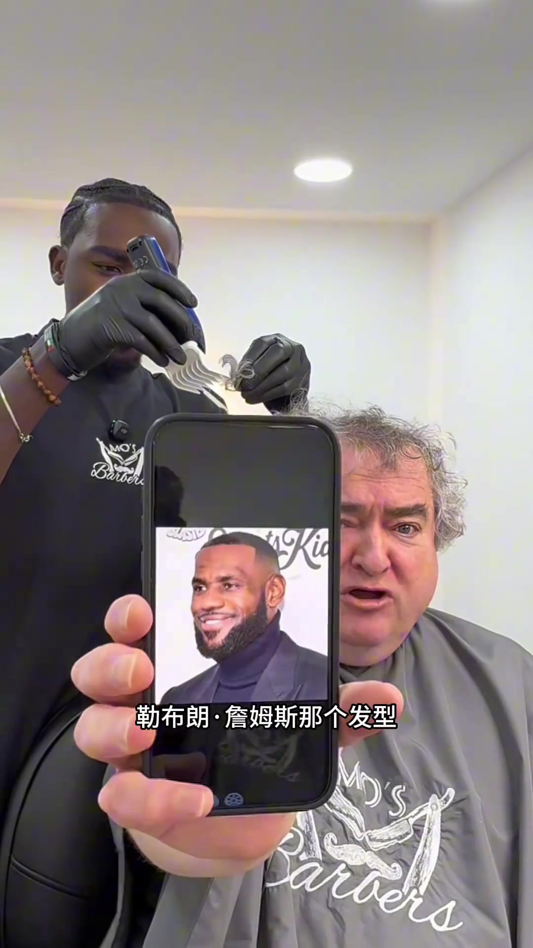 [综合]这也行？詹蜜想要理一个老詹同款发型，一番操作变勒布朗-粘毛斯.