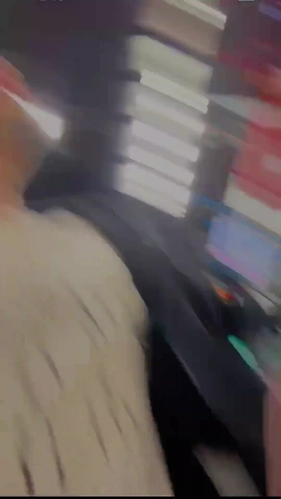 【值得一看】像素这么低？球迷冲进总决赛G1之手机拍摄视角没拍
