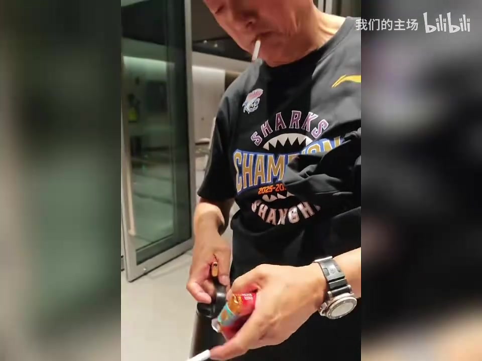 【视频/集锦】高兴！上海夺冠赛后，李秋平现场发烟！