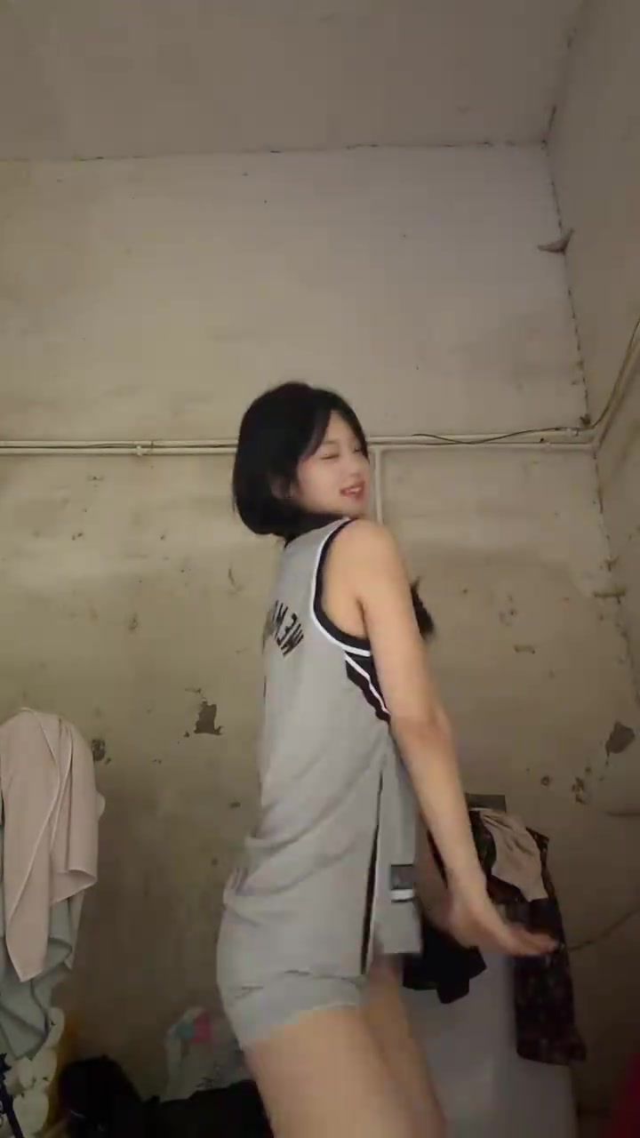 【推荐视频】还有机会？马刺女球迷晒热舞庆祝马刺G3险胜！