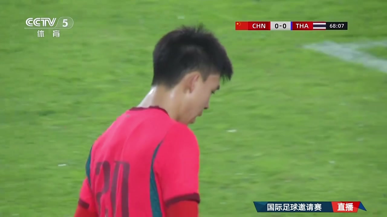 央视解说:王玉栋的启动太快了,泰国球员防不住!