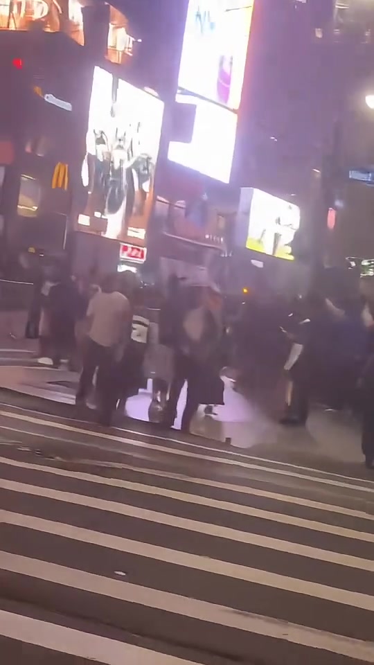 【球迷视频精选】在纽约千万不要穿马刺球衣 不然后果很严重被数