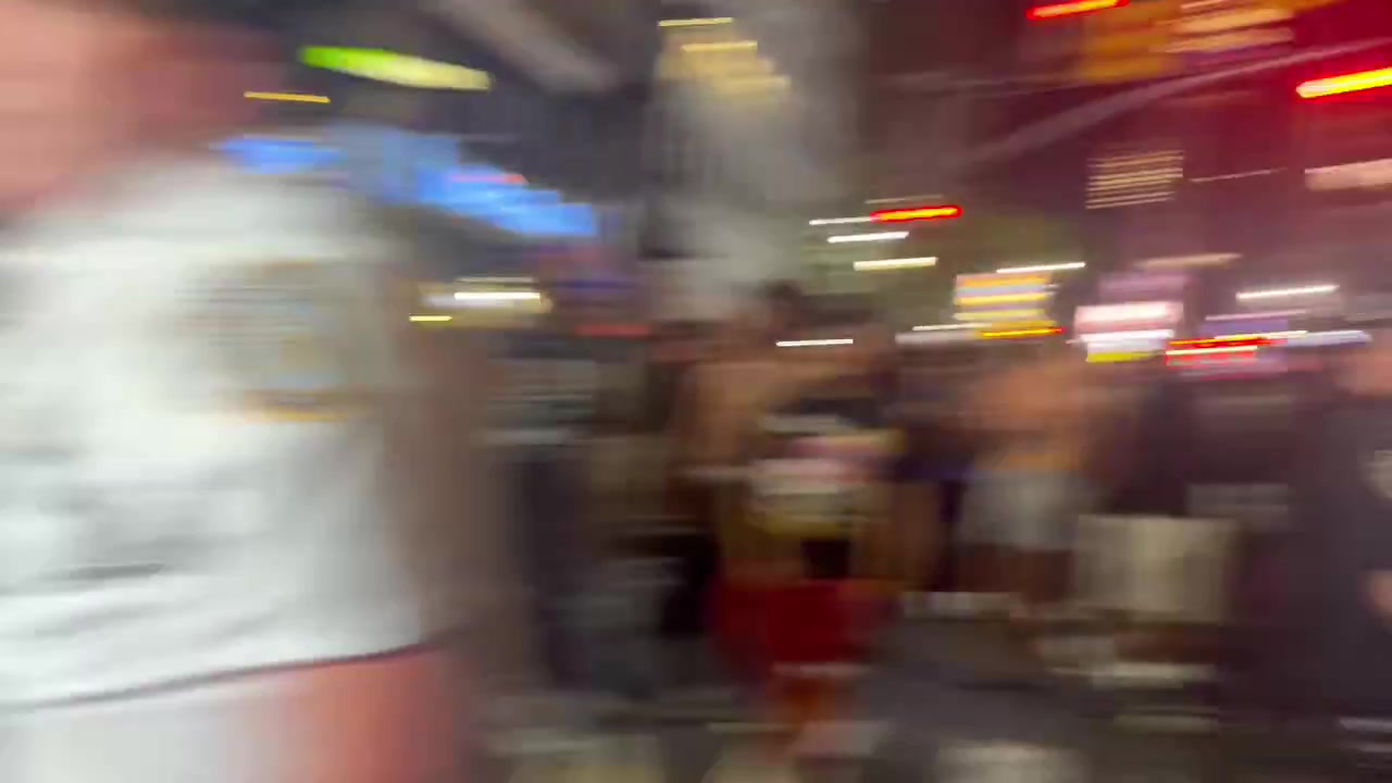 [比赛故事]❗相当炸裂一名尼克斯球迷赛后引燃爆炸物！被当场逮捕！
