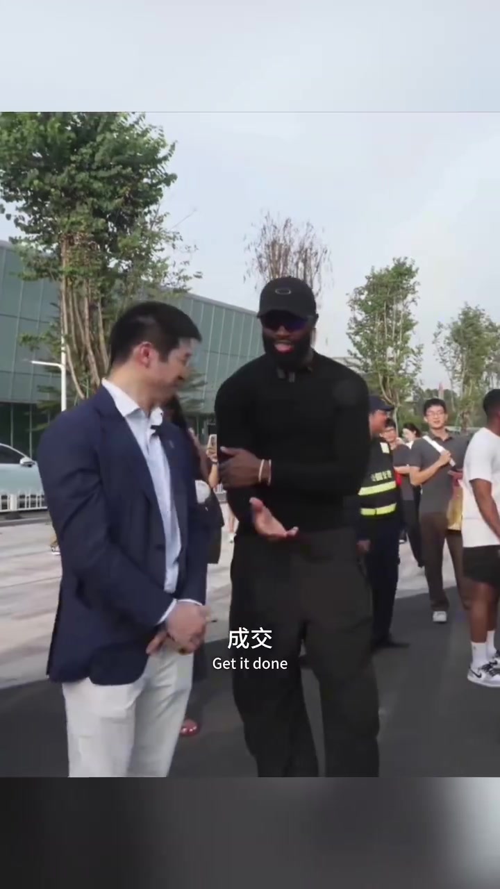 [今日亮点镜头]心动！杰伦布朗对中国低空科技赞叹不已，现场直