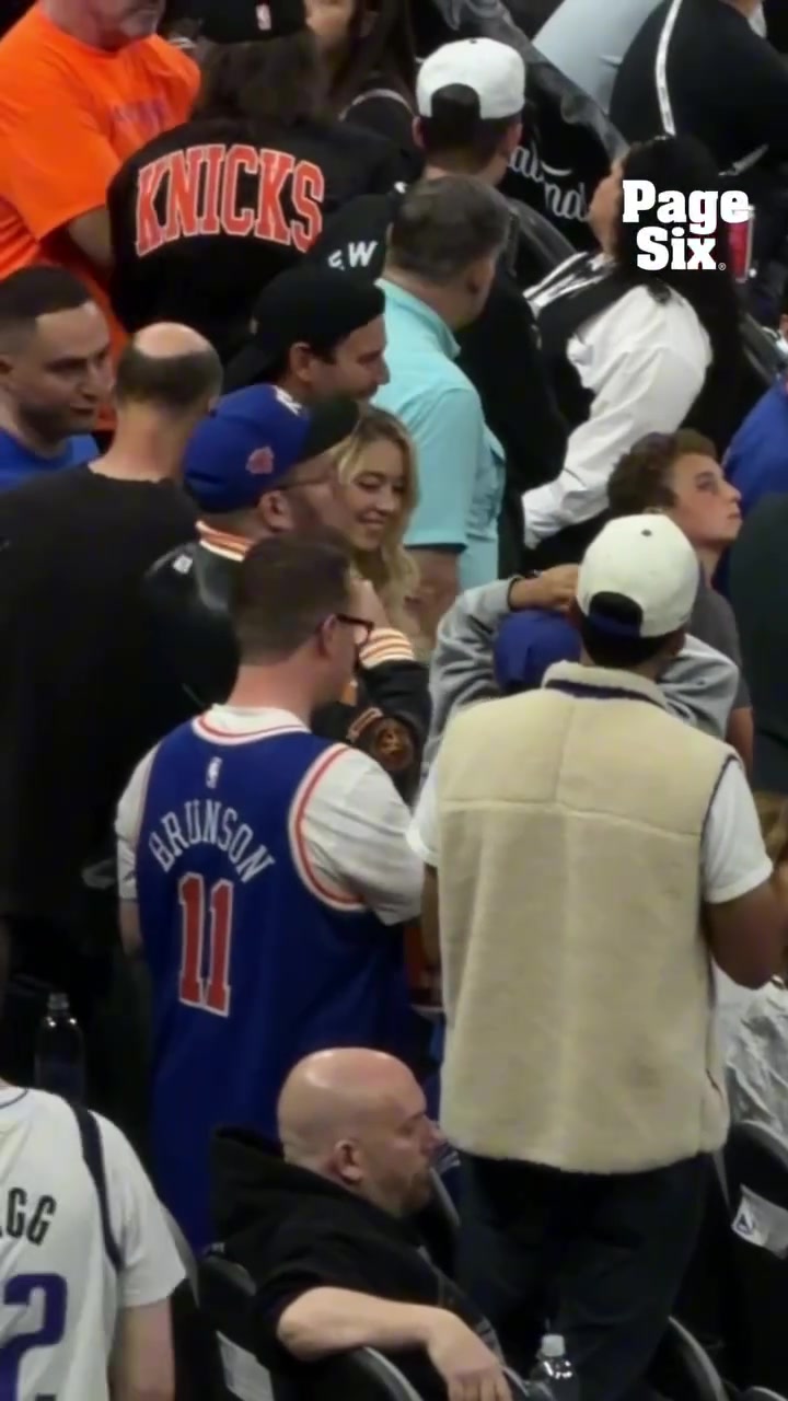 【NBA】忠实球迷！悉尼妹今天又来到马刺主场给尼克斯加油了