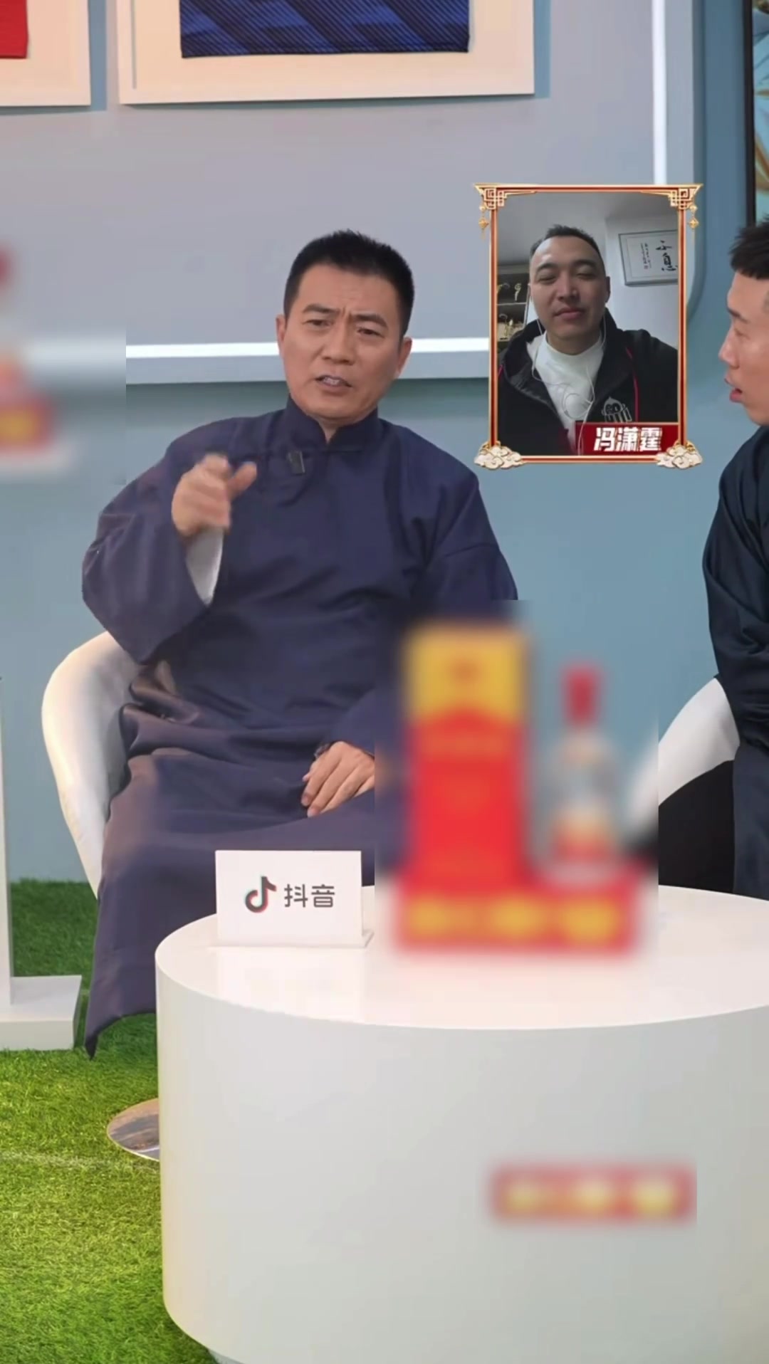 黄健翔：我就说佛得角要搞冷门吧！毕竟人的脚怎么能踢过佛的脚呢