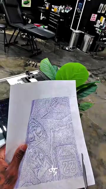 [体育优选视频]准备⬇️蜕变了？卡森华莱士最新满背纹身！