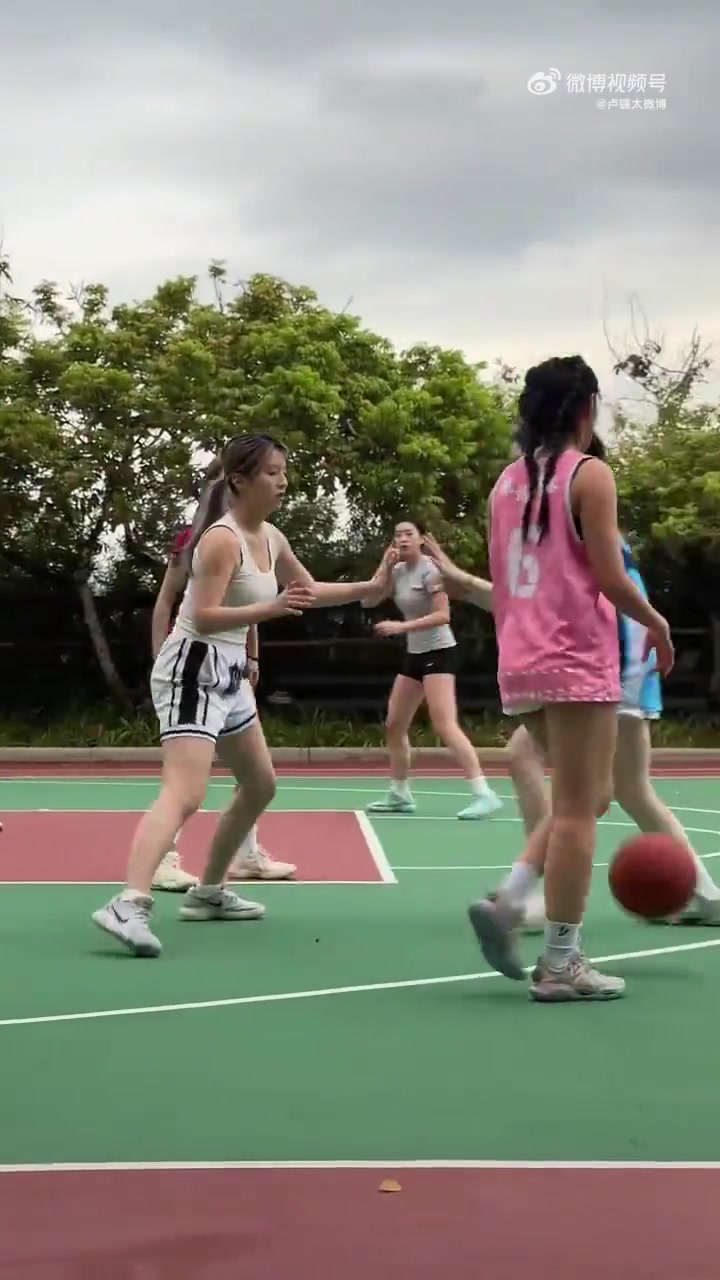 【体育优选视频】有多少吧友梦寐以求的✨？纯女孩野球局风吹都是