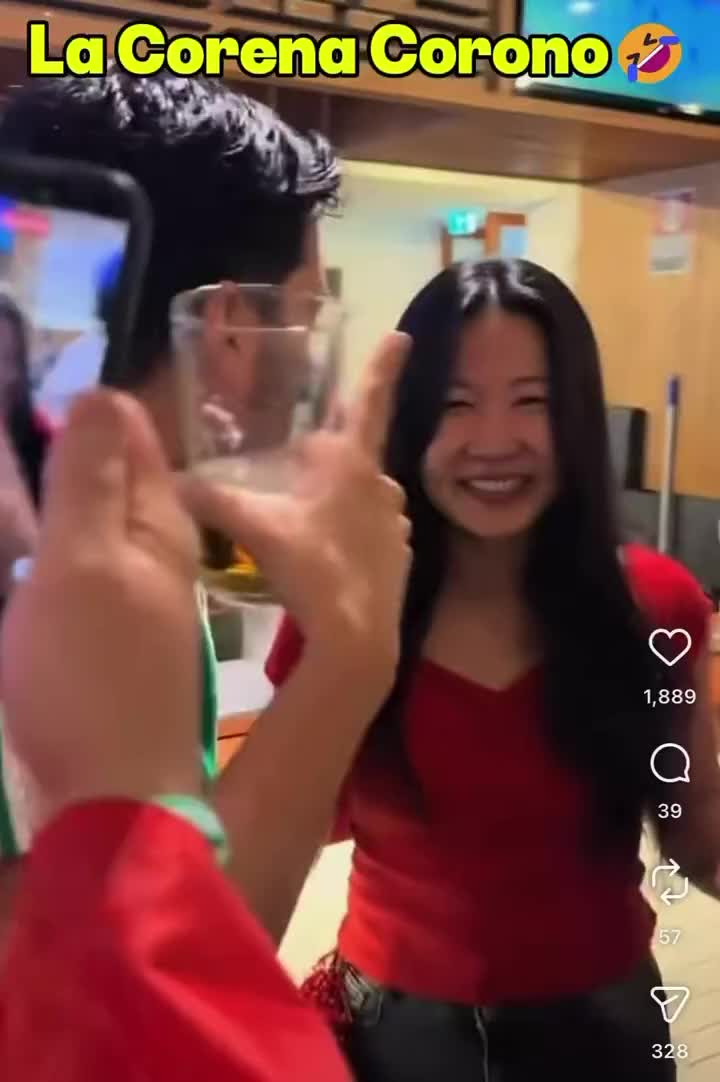 【你怎么看？】墨西哥男球迷被韩国女球迷狂吻后懵逼了