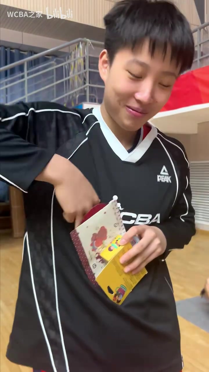 [中国女篮]WCBA球员们收到红包be like