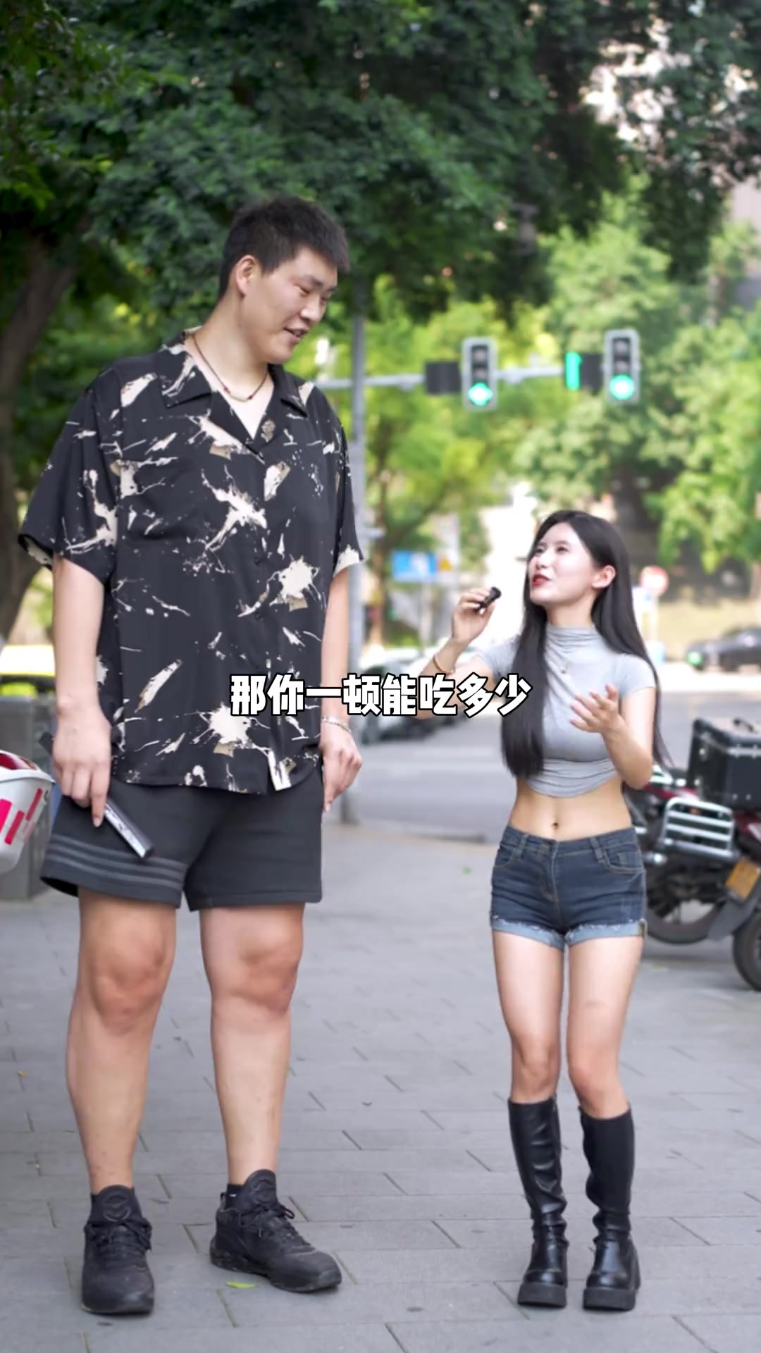 【篮球】这时代打球没优势？96年东北2米3壮汉！一顿四五斤肉