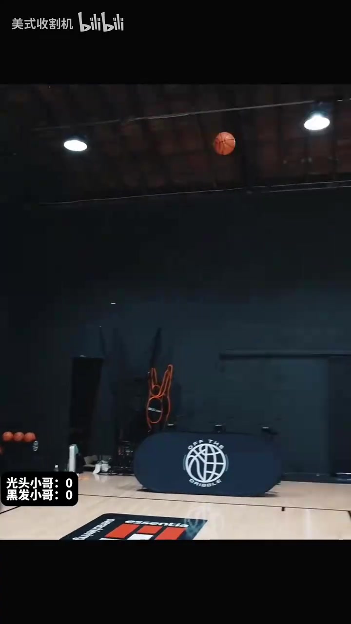 [体育头条]发展联盟球员转战街球圈，对阵老派街球手光头小哥