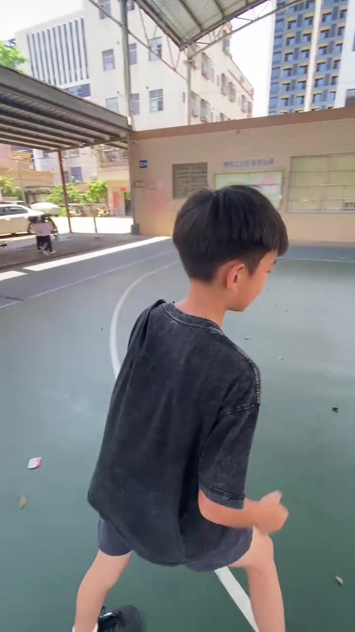【值得一看】篮球也可以治愈漂泊的无奈，思绪太多不如就打一打篮球