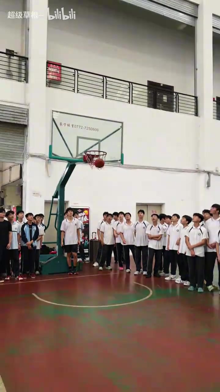 【值得一看】未来可期的篮球小学生，期待他以后能完成他的梦想