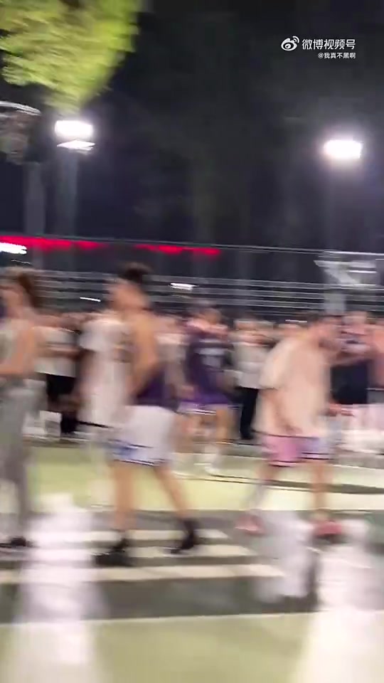 在野球场要是遇到这样的跳投大神，那就赶紧拿球回家吧