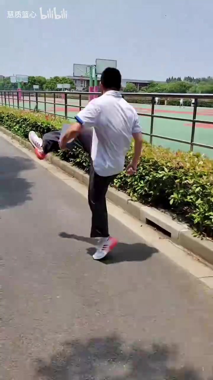 【比赛精编】这一下，踢✨足球的和打篮球的都沉⚾默了！