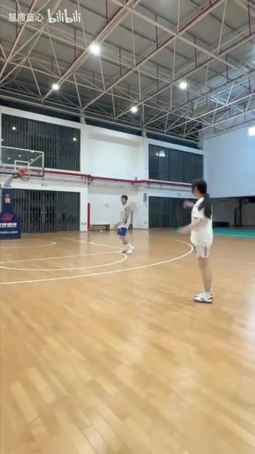 [实况回放]这三分投的库里看了都⬆️懵逼！会打球的和不会打球