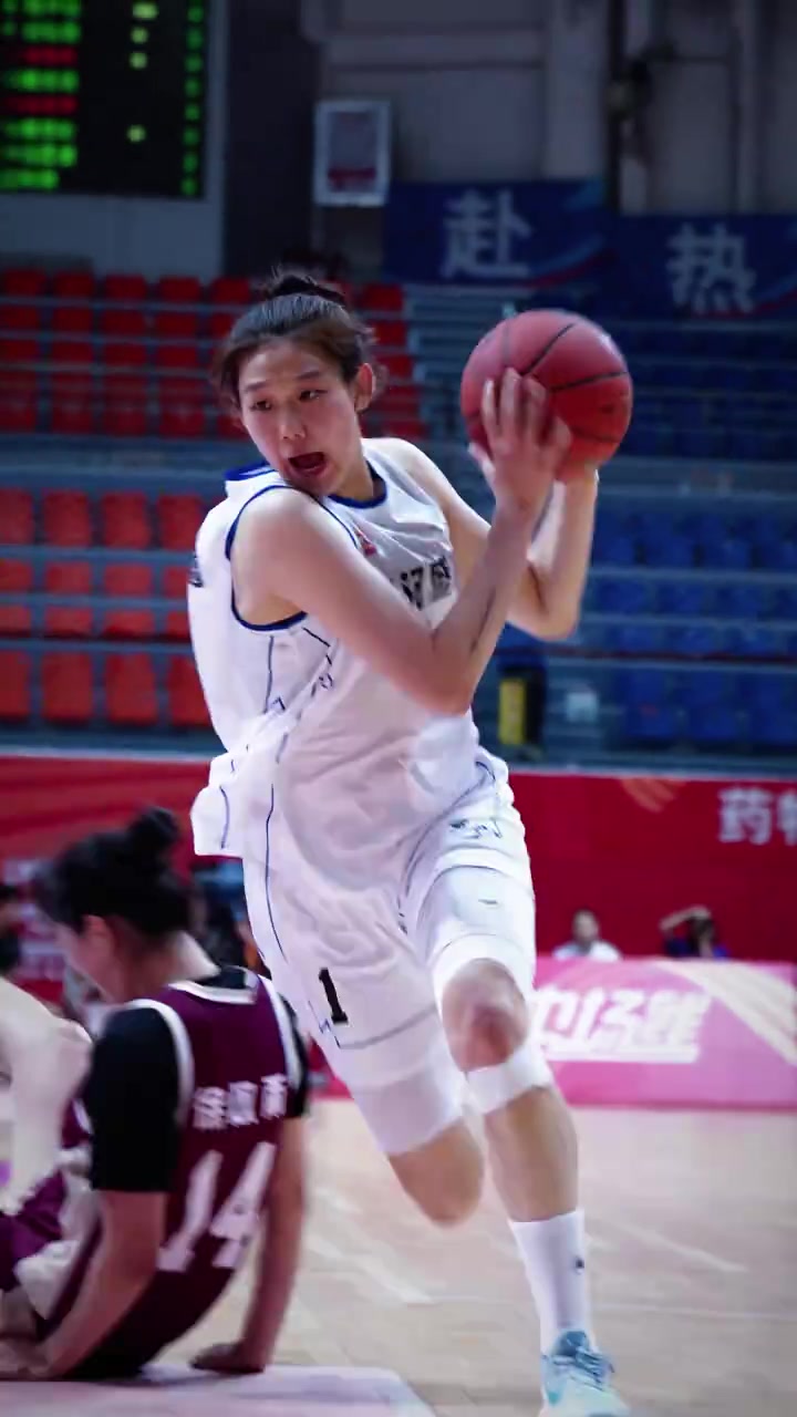 【值得一看】杀疯了！ 蒋紫涵狂轰39分率领武汉盛帆U21女篮