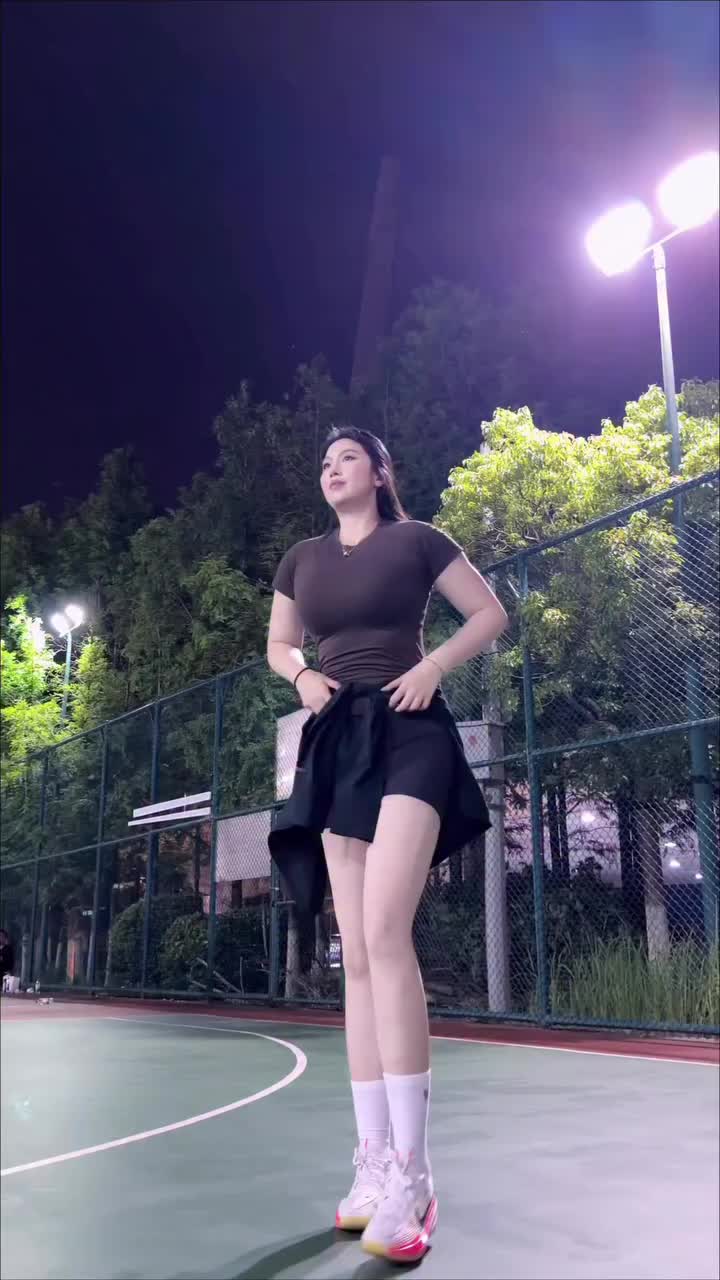 【视频/集锦】你们怎么让肘姐投得这么轻松，没人上对抗吗？