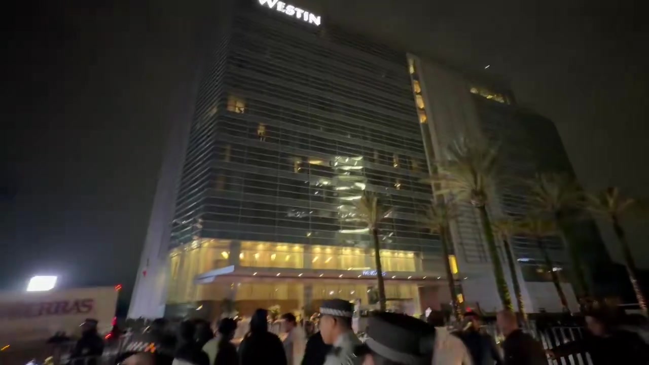 [足球]怒斥！墨西哥球迷在厄瓜多尔队入住的酒店外疯狂制造噪音
