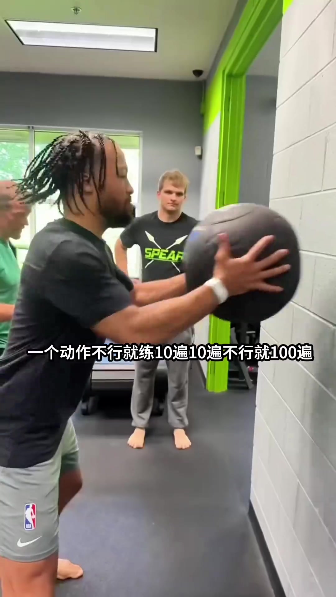 [篮球]FMVP背后的汗水 布伦森又又又又开始训练了 ...