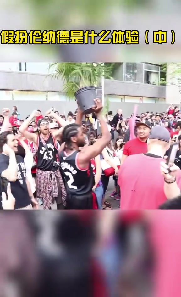 [视频/集锦]都挺配合他！假扮小卡走在大街上会发生什么？