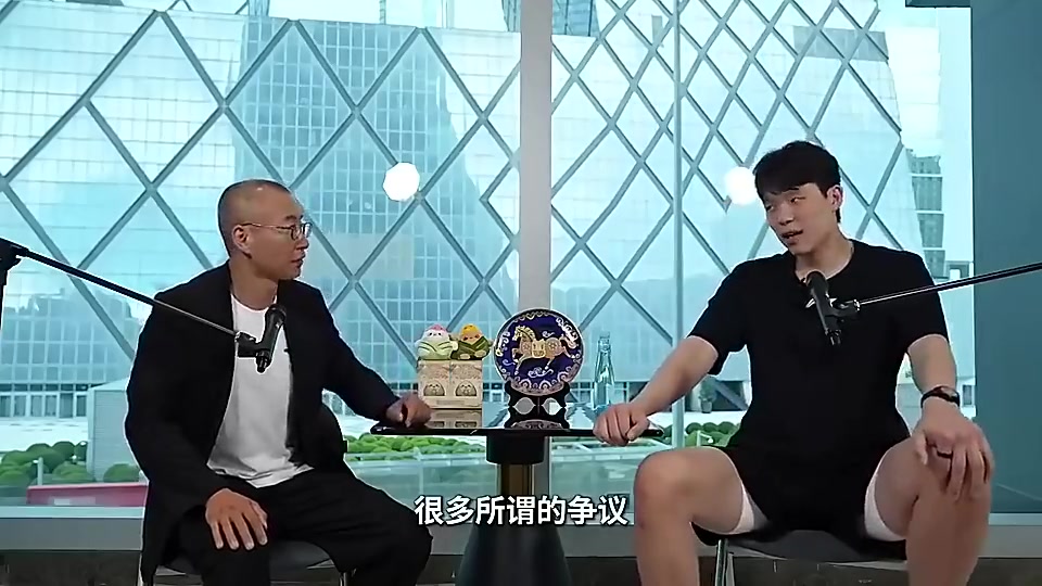 【今日视频】杨瀚森曾谈网络恶评：我有时都会看笑了，他们骂的很有才