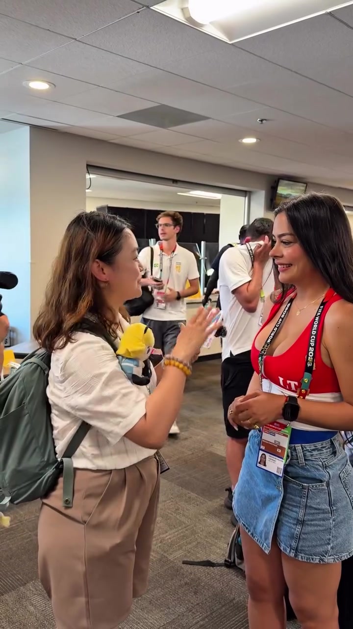 巴拉圭乳神在世界杯大受欢迎,受到许多国家的记者采访 巴拉圭乳神在世界杯大受欢迎,受到许多国家的记者采访