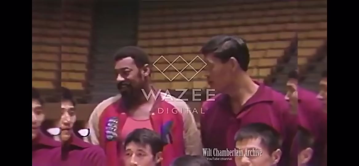 【值得一看】珍贵影像：张伯伦曾与中国篮坛巨人穆铁柱合影，张卫
