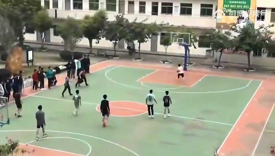 【精彩剪辑】没啥大不了，扣碎的篮板我可以赔！但是必须要全校通
