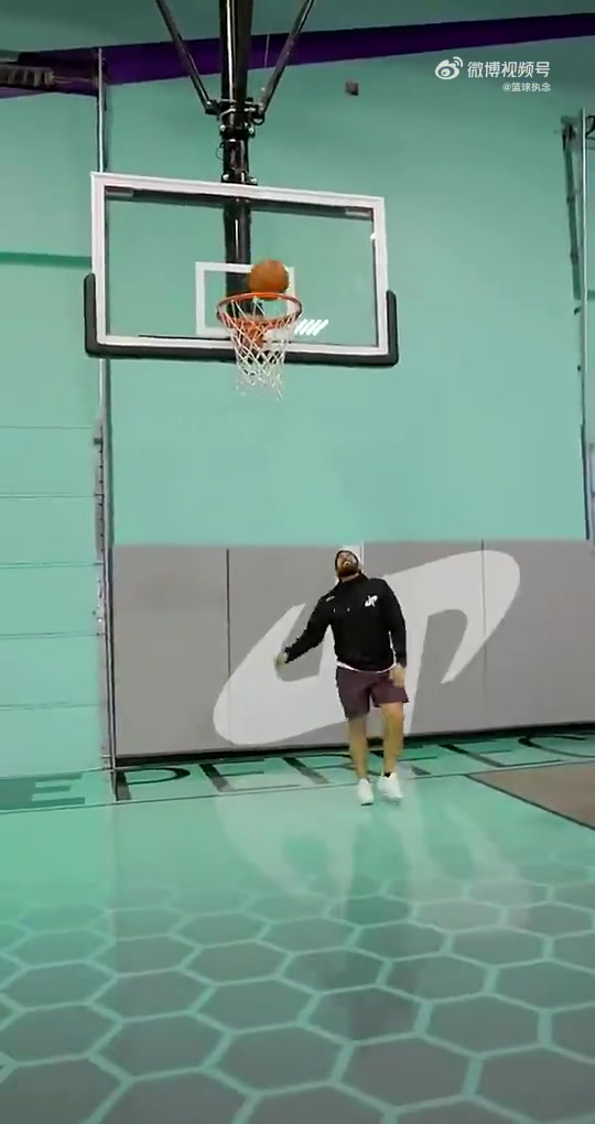 普通人跟NBA球星差距有多大？这直接被东契奇打破防了