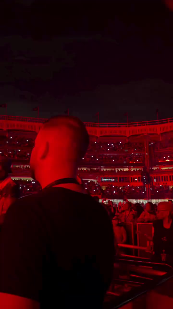 【精彩剪辑】詹姆斯在纽约观看JAY-Z 30周年巡回演唱会